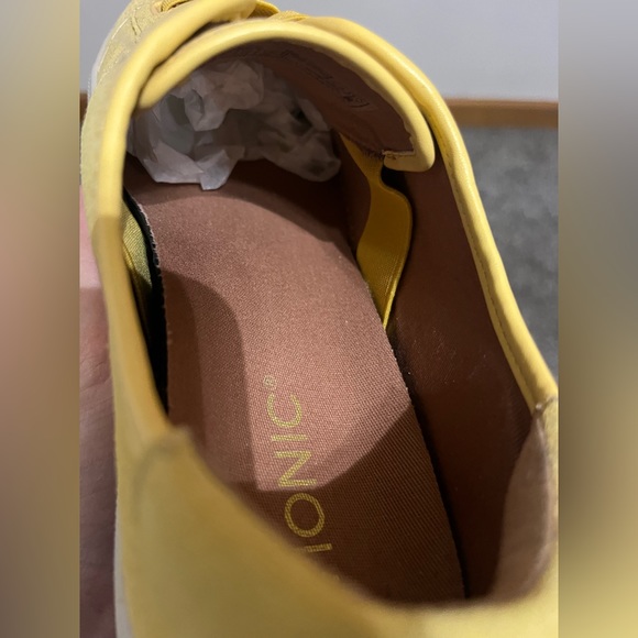 NWT Vionic yellow real suede no-tie slip on tennis shoes. Never worn! Size 8(39) - Picture 4 of 6